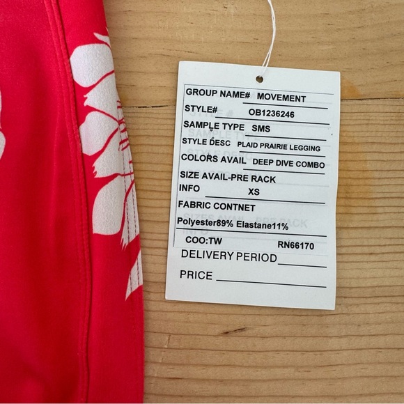 Free People Movement Tropical Floral Print Red Prairie Leggings Ankle Cutout XS - Picture 11 of 17